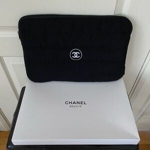 Brand New Chanel GWP Black Puffy Quilted Padded Laptop Bag Case 15''x10''